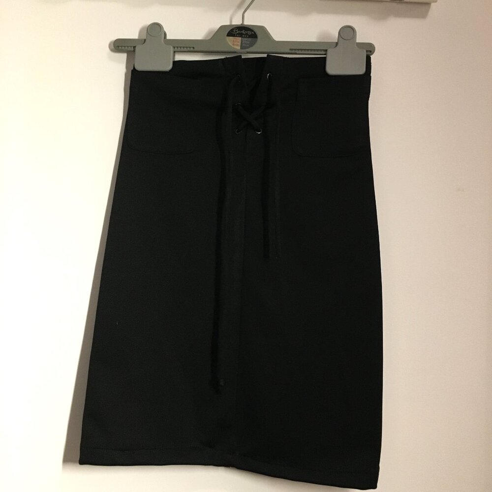 Black pencil skirt with pockets